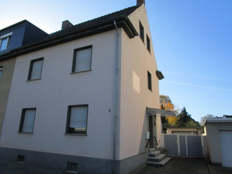 Hausansicht Sankt Augustin / Meindorf Einfamilienhaus SANKT AUGUGSTIN - MEINDORF, einseitig angebautes EFH mit ca. 145 m� Wfl. inkl. DG, ca. 670 m� GrSt.