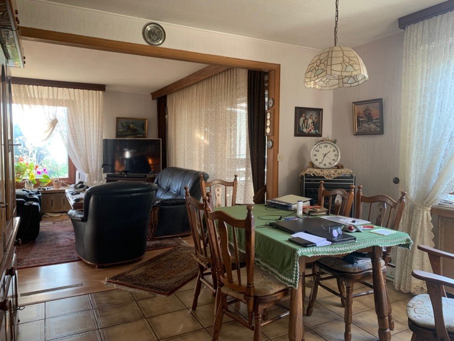 Esszimmer mit Blick in das Wohnzimmer Bungalow Sankt Augustin