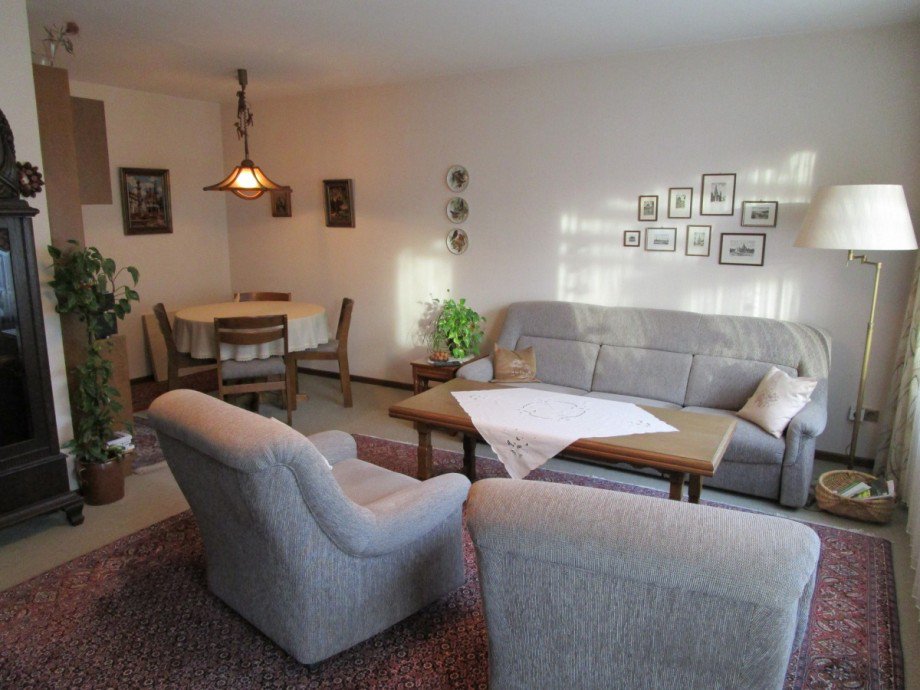 Wohnzimmer mit angrenzendem Essbereich Reihenhaus Sankt Augustin