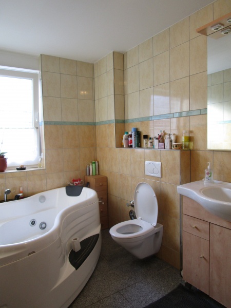 Badezimmer Wohnung 3 Mehrfamilienhaus K�nigswinter