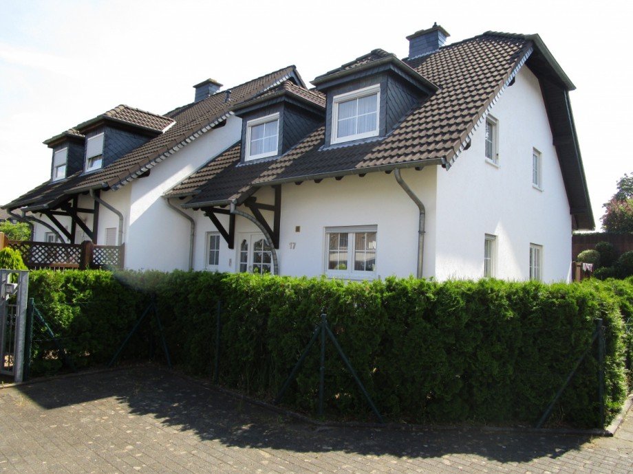 Hausansicht Doppelhaush�lfte Sankt Augustin / Niederpleis