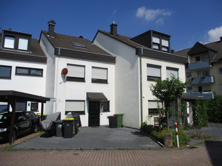Aussenansicht 1 Sankt Augustin - Niederpleis Reihenhaus SANKT AUGUSTIN - Pleiser Dreieck, sch�nes Reihenhaus, 6 Zimmer, 154 m� Wfl, Keller, Terrasse, Garten