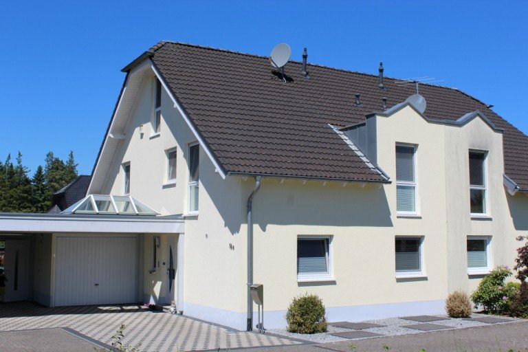 Vorderansicht Lohmar - Heide Doppelhaush�lfte LOHMAR-HEIDE, exklusive und ger�umige DHH mit ca. 140 m� Wfl, Garage und Carport auf ca. 350 m� Grst