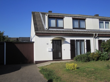 Hausansicht, Garage Doppelhaush�lfte Sankt Augustin