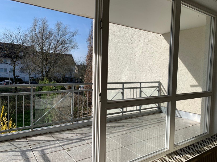 Blick auf den �berdachten Balkon Etagenwohnung Bonn