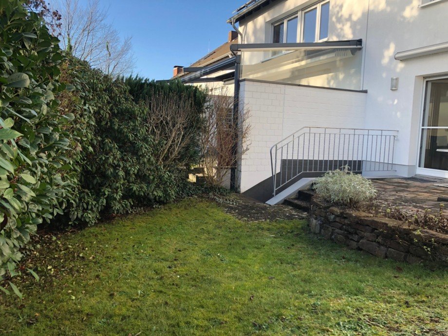 Gartenansicht mit Terrasse Doppelhaush�lfte Sankt Augustin