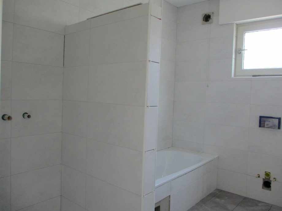 Bad mit Wanne u. Dusche (2) Einfamilienhaus Sankt Augustin