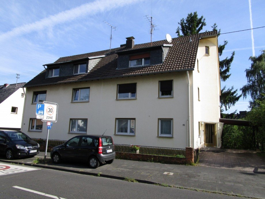 Hausansicht Dachgeschosswohnung Sankt Augustin