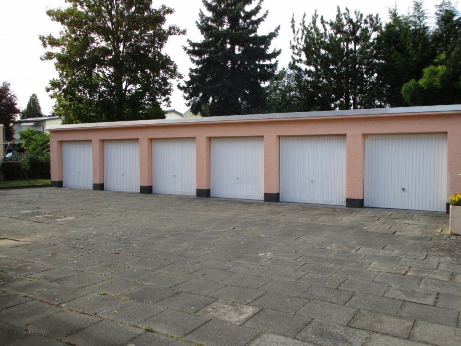 Garagen im Hinterhof Erdgeschosswohnung Bonn / P�tzchen