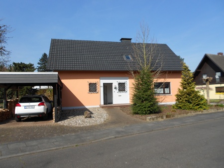 Hausansicht Dachgeschosswohnung Sankt Augustin