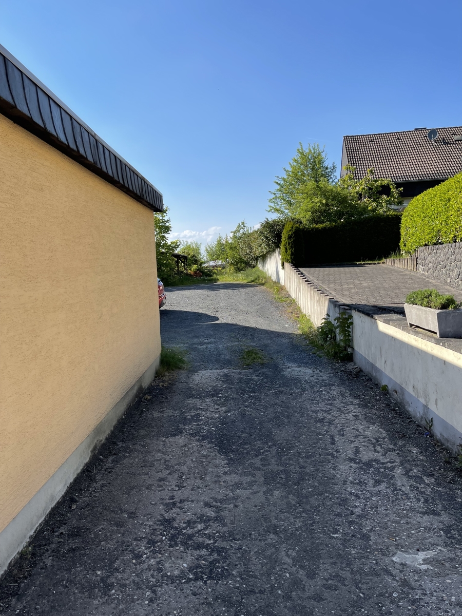 Zufahrt Mehrfamilienhaus Asbach