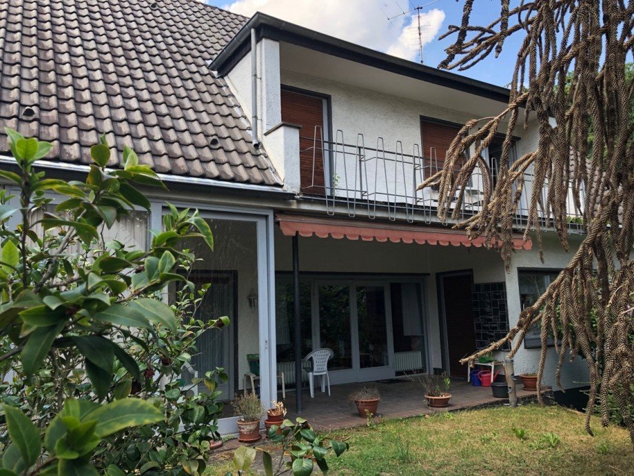 Ansicht �berdachte Terrasse Einfamilienhaus Bonn