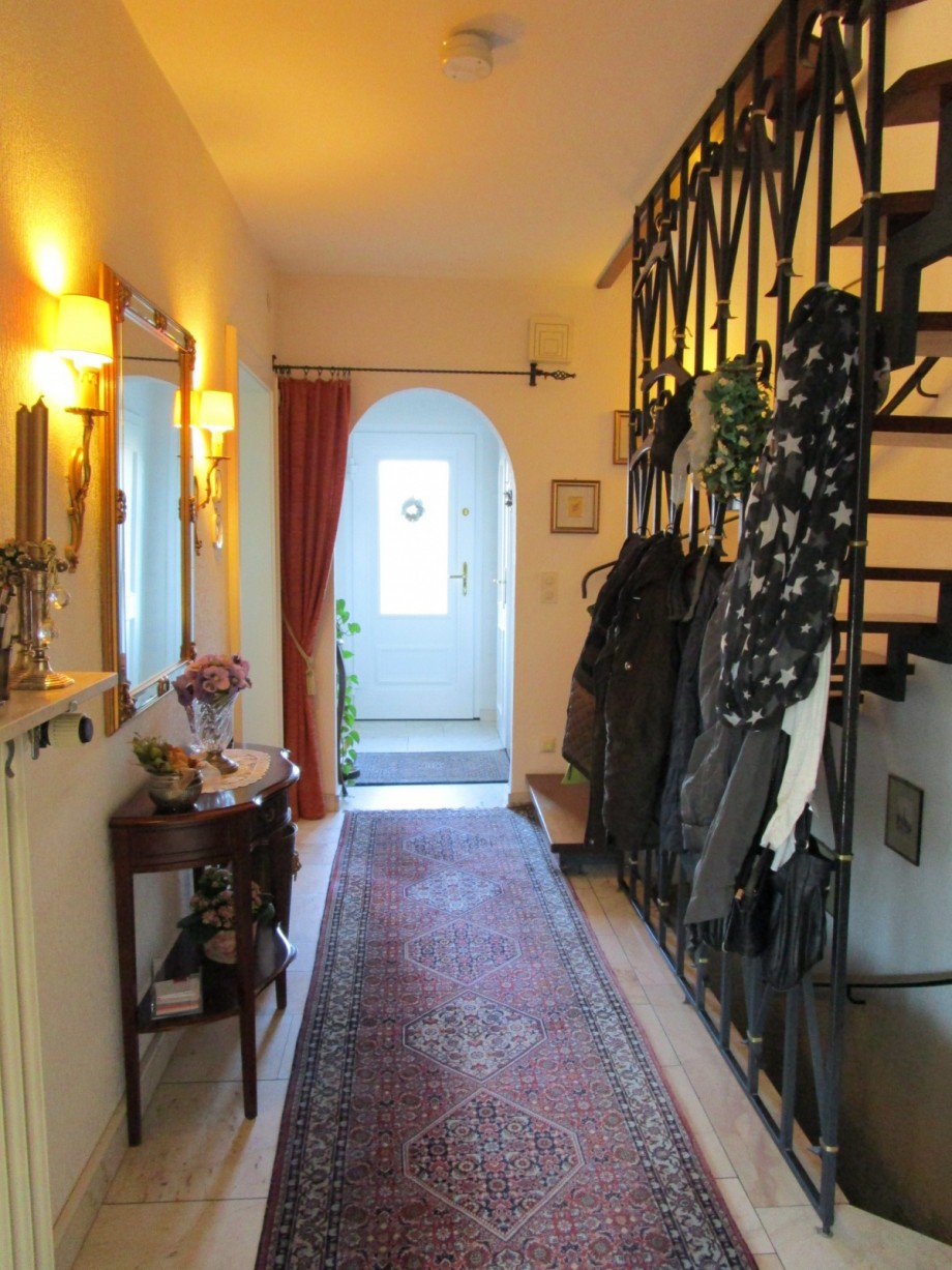 Flur im EG mit Treppenhaus Doppelhaush�lfte Sankt Augustin