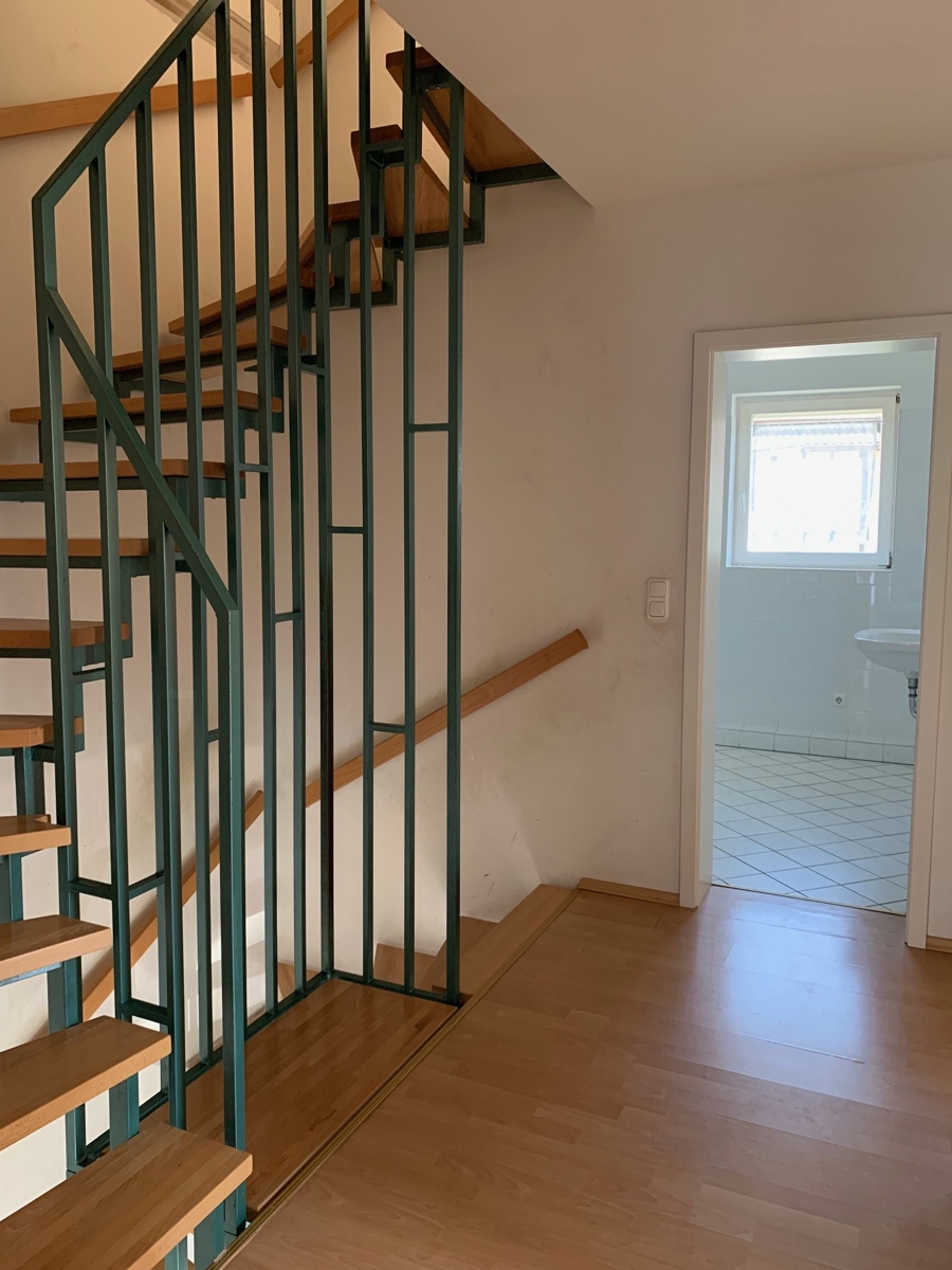Treppenhaus im OG Doppelhaush�lfte Niederkassel
