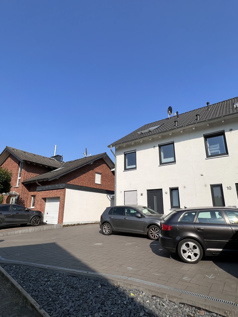 Vorderansicht Doppelhaush�lfte Pulheim / Geyen