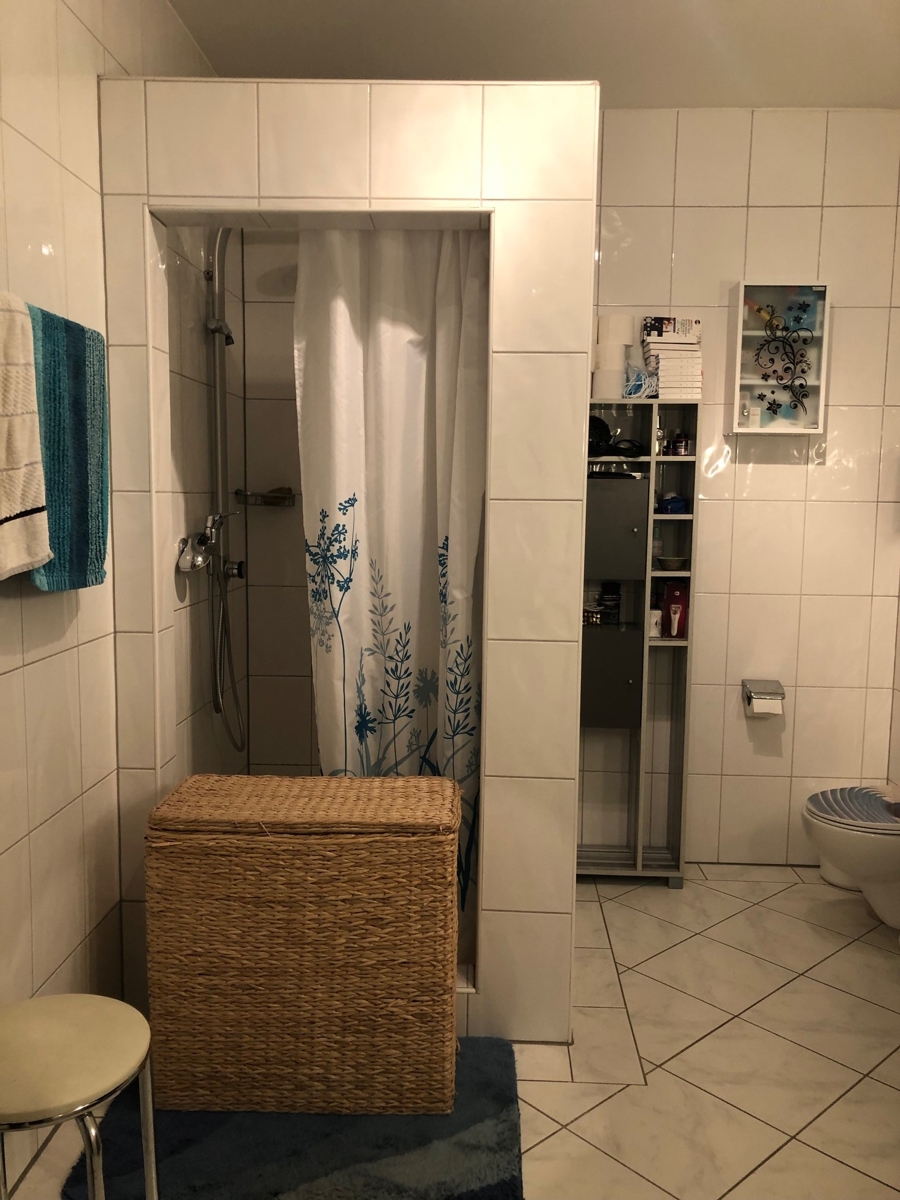 Badezimmer mit Dusche Etagenwohnung Bonn