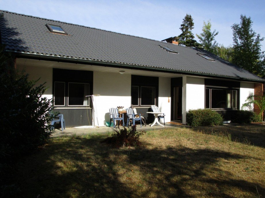 R�ckansicht mit Garten und Terrasse Einfamilienhaus Sankt Augustin