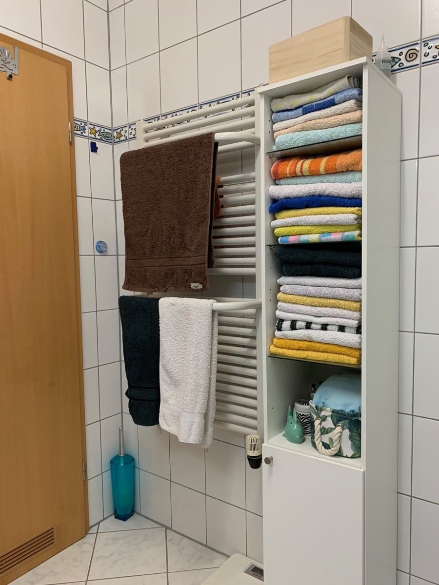 Ansicht Badezimmer mit Wanne und Dusche Reihenhaus Sankt Augustin