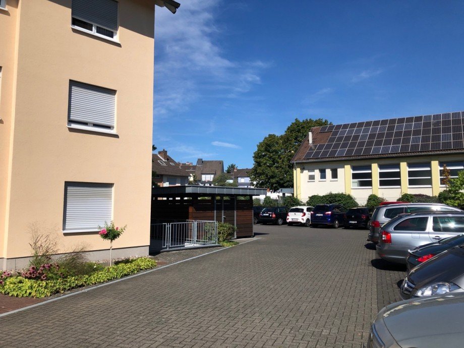 R�ckansicht mit Zugang Etagenwohnung Troisdorf