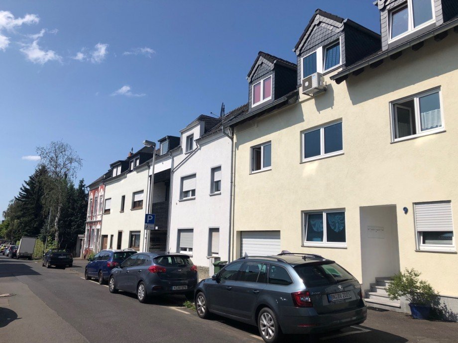 Hausansicht mit Wohnumgebung Etagenwohnung Bonn