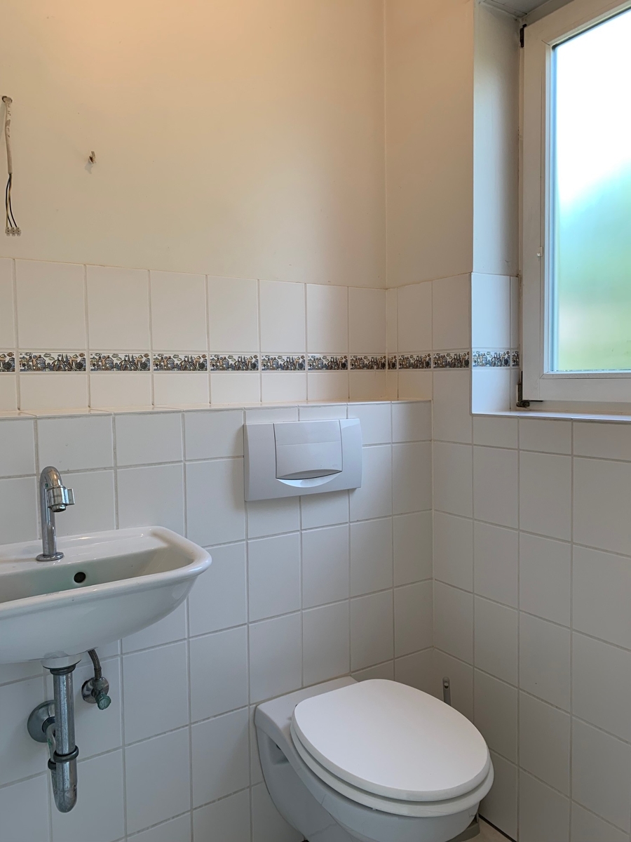 G�ste-WC Doppelhaush�lfte Niederkassel