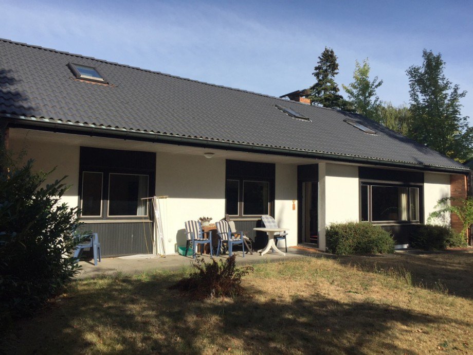 R�ckansicht mit Garten und Terrasse Einfamilienhaus Sankt Augustin