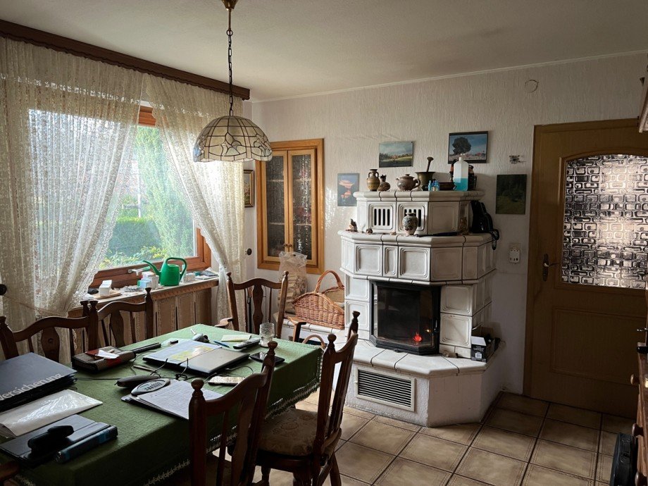 Essbereich mit Kaminofen Bungalow Sankt Augustin