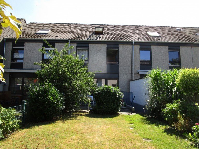 Gartenansicht Sankt Augustin / Menden (Rheinland) Reihenmittelhaus SANKT AUGUSTIN-MENDEN,gepflegtes Reihenmittelhaus, ca. 115 m� Wfl., 6 Zi, Terrasse, Garten, Garage