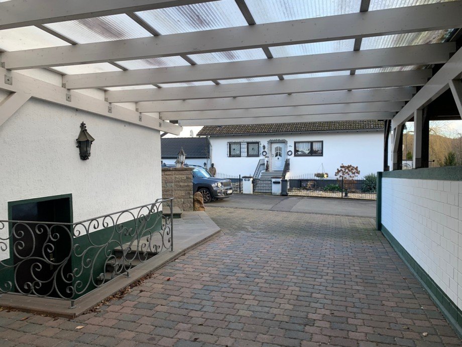 Carport vor der Garage Einfamilienhaus Bad Honnef