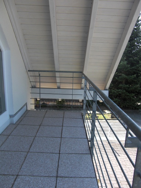 Balkon am Schlafzimmer OG Doppelhaush�lfte Hennef