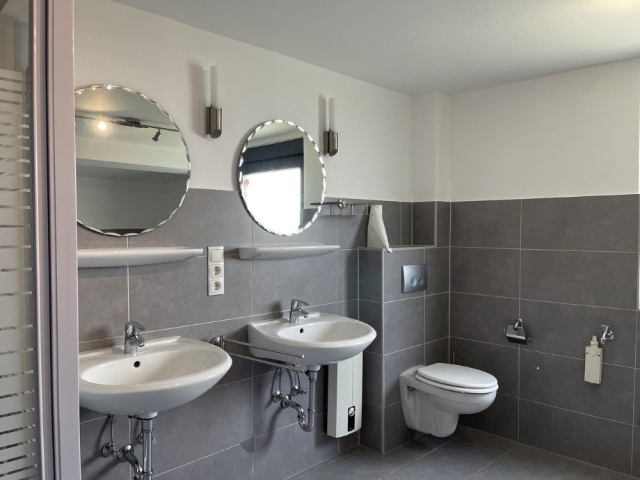 Badezimmer mit Wanne & Dusche Einfamilienhaus Sankt Augustin