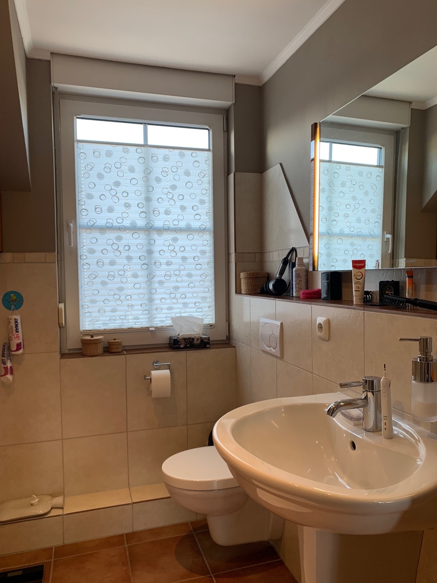Badezimmer mit Wanne und Dusche Doppelhaush�lfte Niederkassel