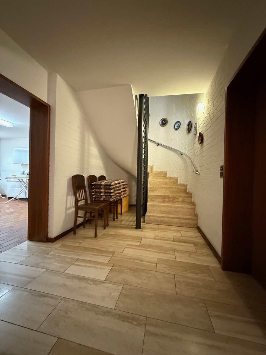 Ansicht Flur-Diele im Untergeshoss Zweifamilienhaus Sankt Augustin