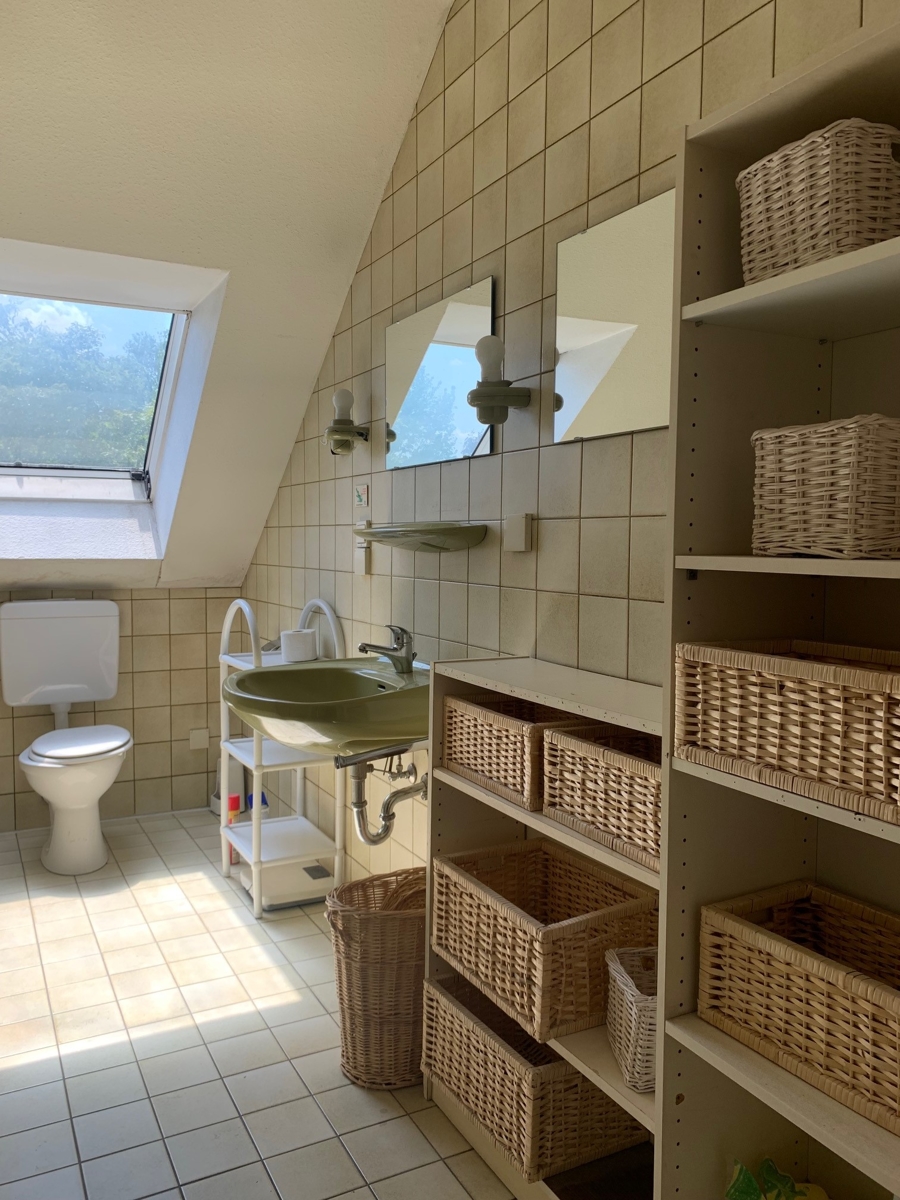 Badezimmer mit Wanne, Dusche und WC Einfamilienhaus Sankt Augustin