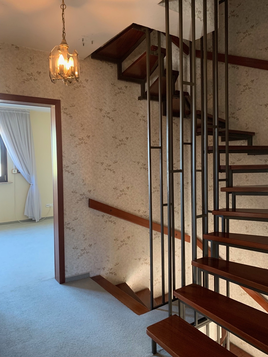 Treppenhaus zum Dachgeschoss Reihenendhaus Sankt Augustin