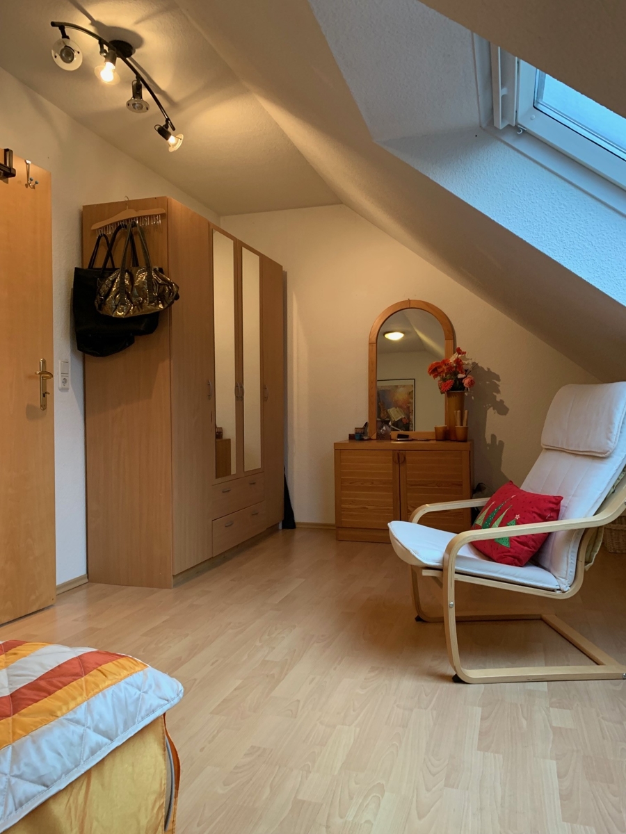 Zimmer 1 im DG Reihenhaus Sankt Augustin