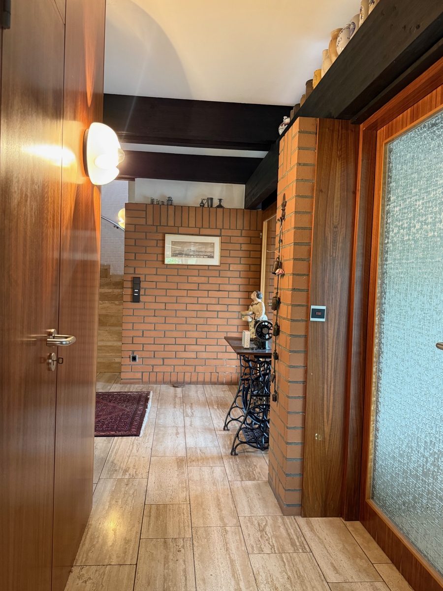 Flur zur K�che und zum Esszimemr Zweifamilienhaus Sankt Augustin