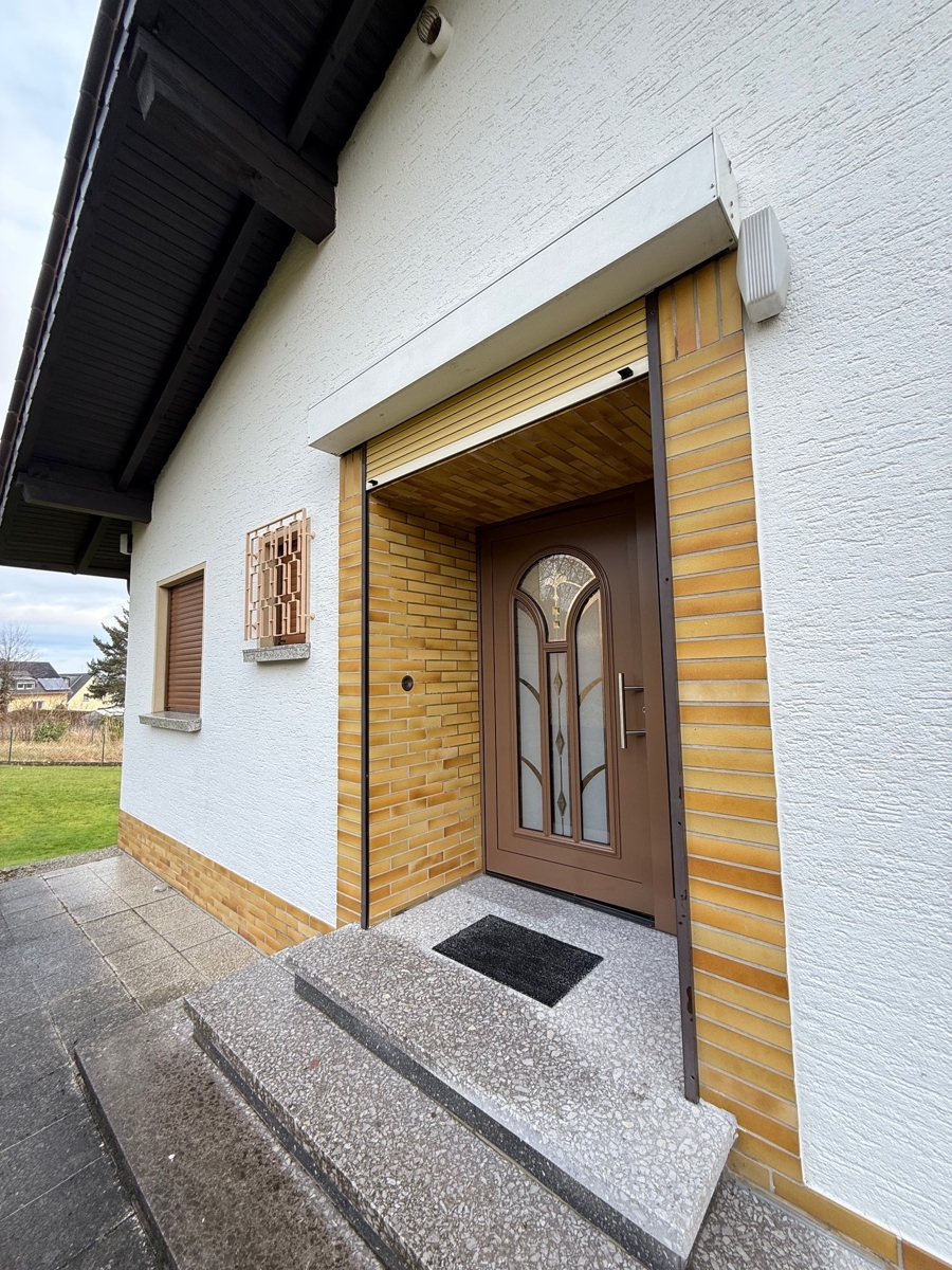 Hauseingang auf der R�ckseite Einfamilienhaus Thomasberg