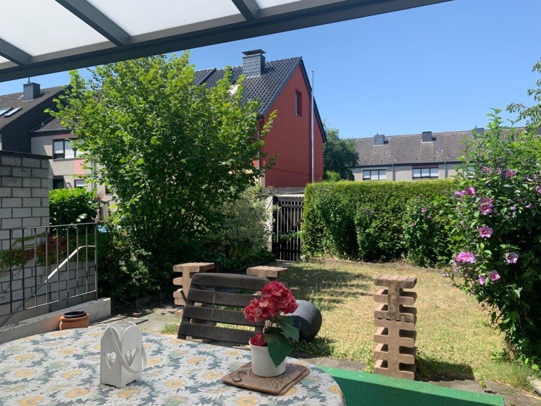 Terrasse und Garten Sankt Augustin Reihenhaus SANKT AUGUSTIN, gro�es Einfamilien-Reihenhaus, 5-6 Zimmer, ca. 130 m� WNfl. + Keller, Garten, Garage