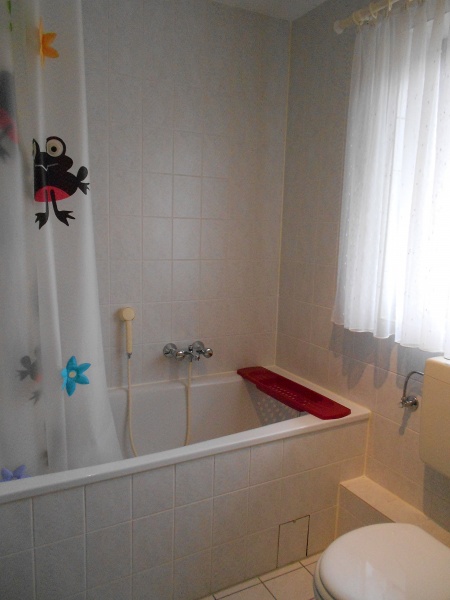 Bad mit Dusche und Wanne Reihenmittelhaus Sankt Augustin