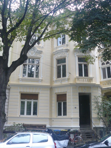 Vorderansicht Bonn / S�dstadt - Bonn Zentrum Dachgeschosswohnung BONN ZENTRUM S�DSTADT, Zimmer zu vermieten ca .11 m� Wohnfl�che, gem. Bad / WC und K�che