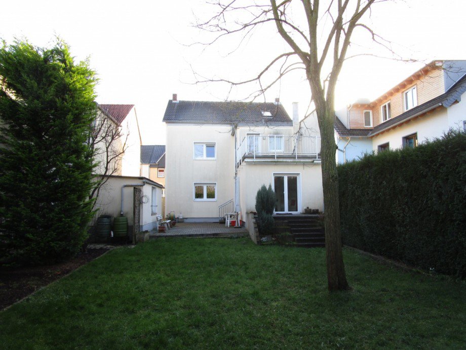 R�ckansicht mit Garten Haus Sankt Augustin