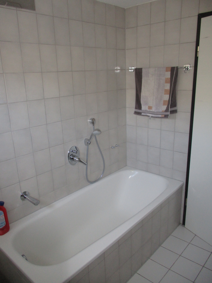 Ansicht Bad mit Dusche Doppelhaush�lfte Sankt Augustin