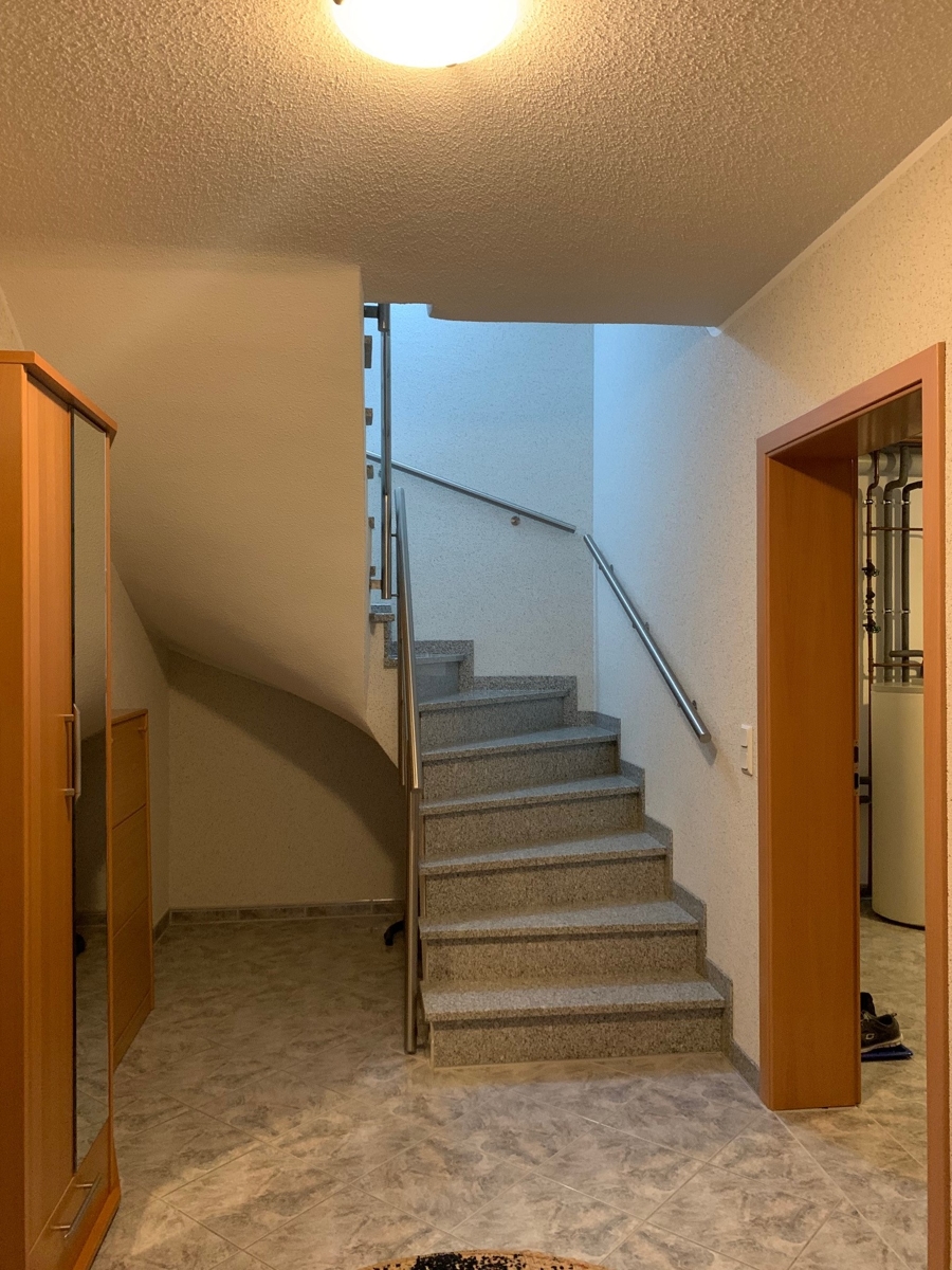 Treppenhaus zum Untergeschoss Doppelhaush�lfte Sankt Augustin