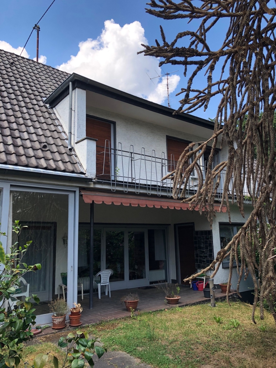 Ansicht �berdachte Terrasse Einfamilienhaus Bonn