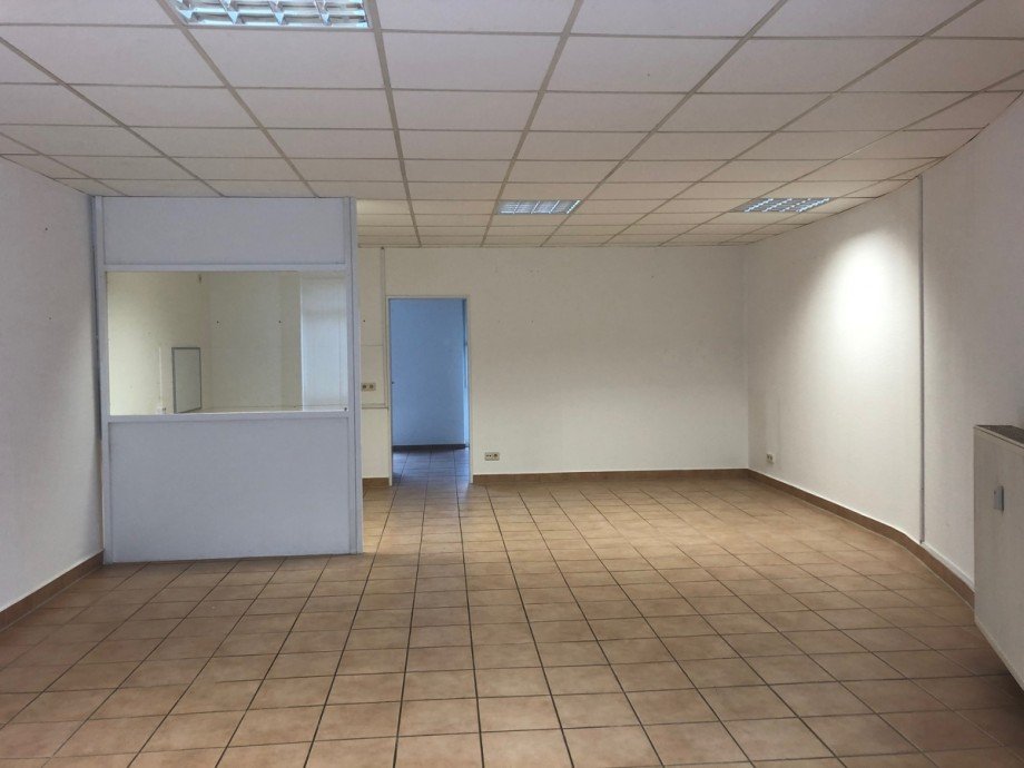 Laden ,- und Verkausfl�che B�rofl�che Sankt Augustin