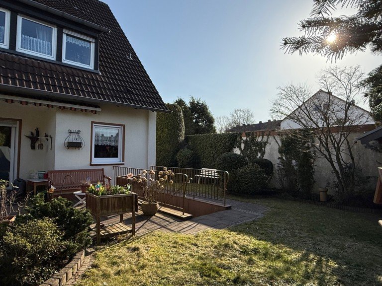 . Sankt Augustin Reiheneckhaus SANKT AUGUSTIN ORT, sehr gepflegtes Einfam.Haus mit 110 m� Wfl., 4 Zi. Vollkeller, Garten und Garage