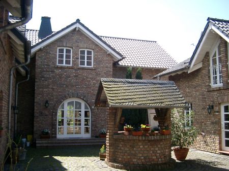 Innenhof mit Brunnen B�rohaus Bornheim