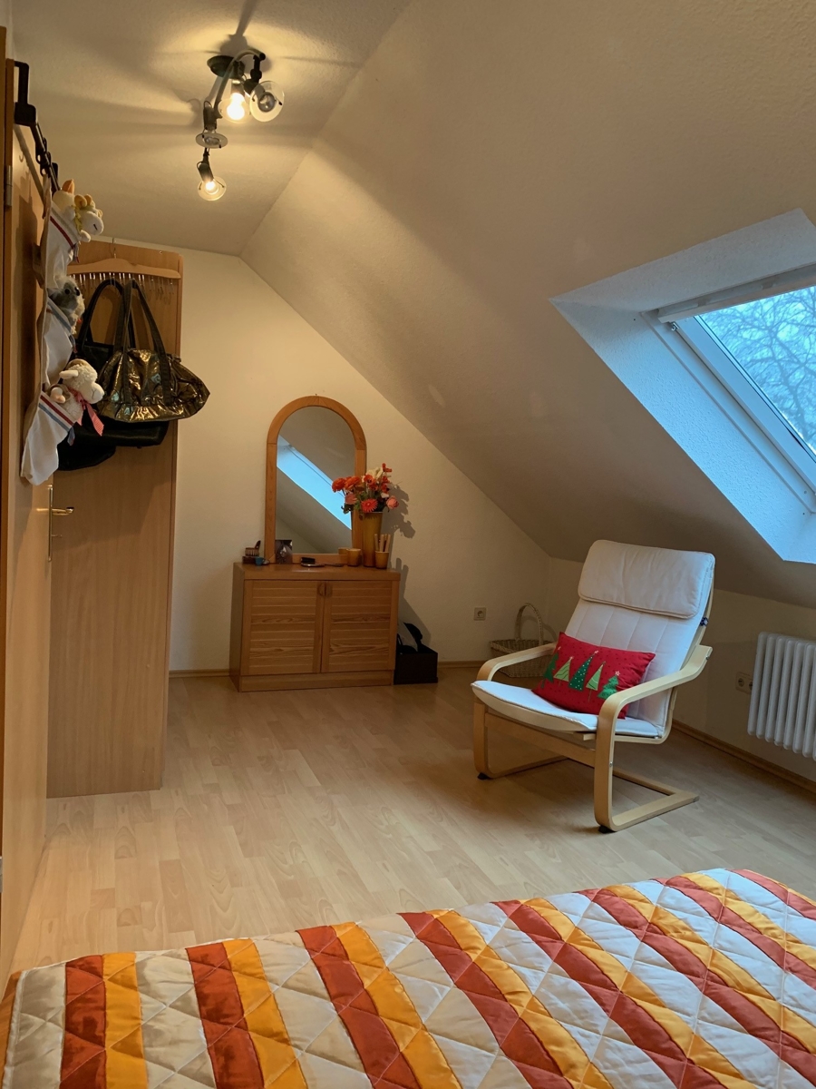 Zimmer 1 im DG Reihenhaus Sankt Augustin