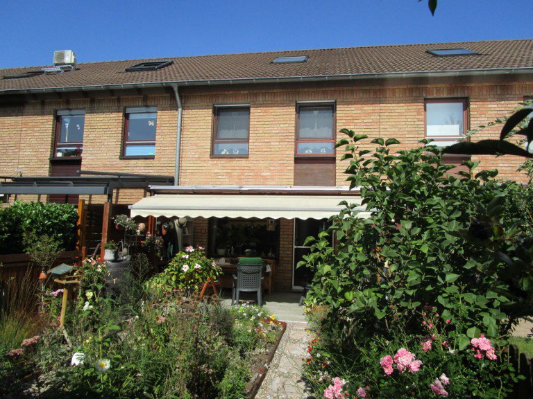 R�ckansicht Sankt Augustin - Niederpleis Reihenhaus SANKT AUGUSTIN-Niederpleis, gro�es Reihenhaus, Bj. 93, 120 m� Wfl. 4-5 Zimmer, Vollkeller, S�dgarten